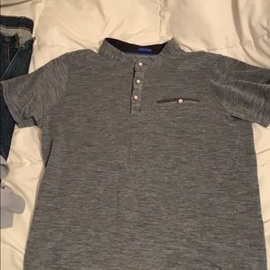 Short sleeve with button up